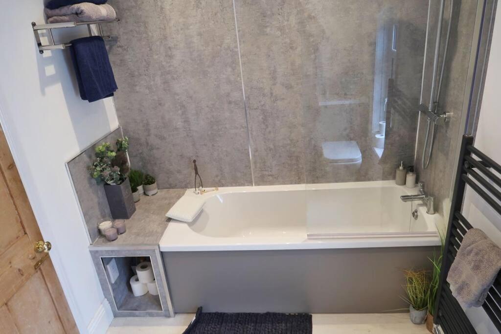 스카버러 Castle Manor, 4 Bed Seaside Retreat 아파트 외부 사진